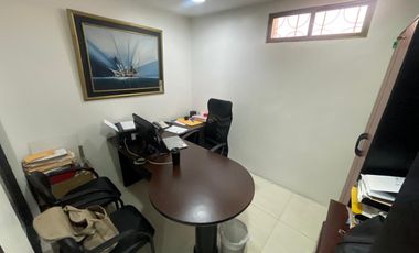 CIUDADELA LOS ALMENDROS VENDO PRECIOSA Y AMPLIA CASA ESQUINERA DE DOS PISOS CON AREAS DE OFICINA