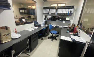 CIUDADELA LOS ALMENDROS VENDO PRECIOSA Y AMPLIA CASA ESQUINERA DE DOS PISOS CON AREAS DE OFICINA