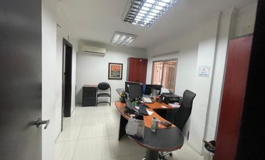 CIUDADELA LOS ALMENDROS VENDO PRECIOSA Y AMPLIA CASA ESQUINERA DE DOS PISOS CON AREAS DE OFICINA