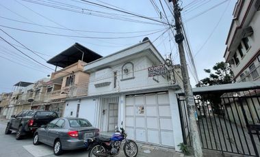 CIUDADELA LOS ALMENDROS VENDO PRECIOSA Y AMPLIA CASA ESQUINERA DE DOS PISOS CON AREAS DE OFICINA