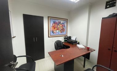 CIUDADELA LOS ALMENDROS VENDO PRECIOSA Y AMPLIA CASA ESQUINERA DE DOS PISOS CON AREAS DE OFICINA