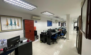 CIUDADELA LOS ALMENDROS VENDO PRECIOSA Y AMPLIA CASA ESQUINERA DE DOS PISOS CON AREAS DE OFICINA