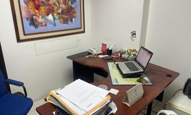 CIUDADELA LOS ALMENDROS VENDO PRECIOSA Y AMPLIA CASA ESQUINERA DE DOS PISOS CON AREAS DE OFICINA