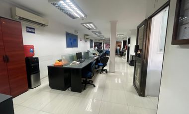 CIUDADELA LOS ALMENDROS VENDO PRECIOSA Y AMPLIA CASA ESQUINERA DE DOS PISOS CON AREAS DE OFICINA