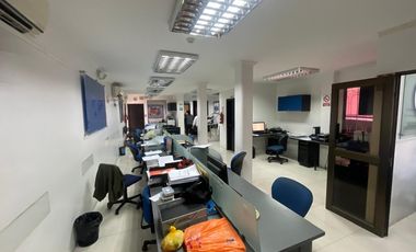 CIUDADELA LOS ALMENDROS VENDO PRECIOSA Y AMPLIA CASA ESQUINERA DE DOS PISOS CON AREAS DE OFICINA