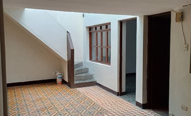 VENTA DE CASA EN URB. EL TRAPECIO, CHIMBOTE