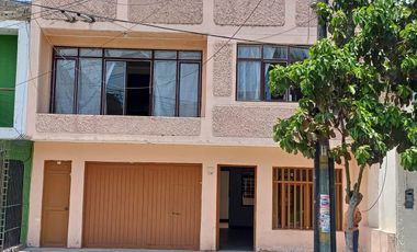 VENTA DE CASA EN URB. EL TRAPECIO, CHIMBOTE
