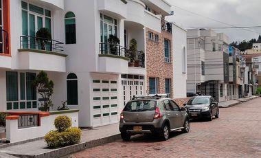 VENDO CASA URBANIZACION LAS QUINTAS