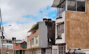 VENDO CASA URBANIZACION LAS QUINTAS