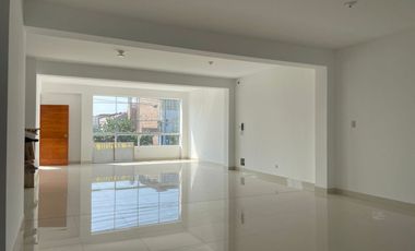 LOCAL COMERCIAL EN AV. PRINCIPAL (GRAN UBICACIÓN) LOS CEDROS DE VILLA