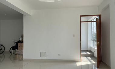 LOCAL COMERCIAL EN AV. PRINCIPAL (GRAN UBICACIÓN) LOS CEDROS DE VILLA