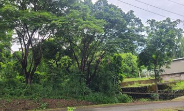 Terreno esquinero de venta en la Urbanización Lago de Capeira, 720 m2.