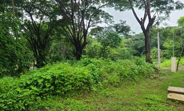 Terreno esquinero de venta en la Urbanización Lago de Capeira, 720 m2.