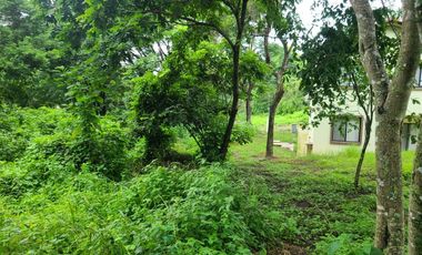 Terreno esquinero de venta en la Urbanización Lago de Capeira, 720 m2.