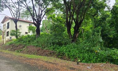 Terreno esquinero de venta en la Urbanización Lago de Capeira, 720 m2.