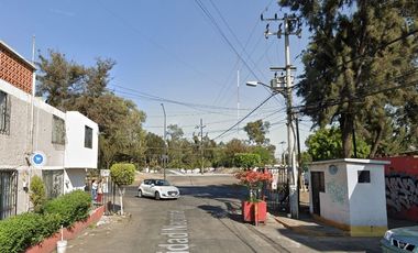 Hermosa y amplia casa de remate bancario en Unidad Habitacional Mirasoles, Iztapalapa, Cdmx!