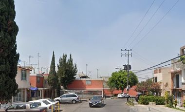 Hermosa y amplia casa de remate bancario en Unidad Habitacional Mirasoles, Iztapalapa, Cdmx!