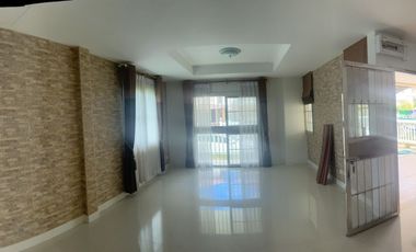 ขายด่วน!!! บ้านเดี่ยว 2 ชั้น หมู่บ้านซิรีนเฮ้าส์ บางนา บ้านกว้างโล่งโปร่ง เนื้อที่รอบบ้านเยอะ มุ้งลวดเหล็กดัดสแตนเลสพร้อมผ้าม่านทั้งหลัง เดินทางสะดวกใ