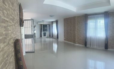 ขายด่วน!!! บ้านเดี่ยว 2 ชั้น หมู่บ้านซิรีนเฮ้าส์ บางนา บ้านกว้างโล่งโปร่ง เนื้อที่รอบบ้านเยอะ มุ้งลวดเหล็กดัดสแตนเลสพร้อมผ้าม่านทั้งหลัง เดินทางสะดวกใ