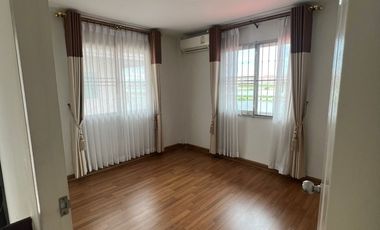 ขายด่วน!!! บ้านเดี่ยว 2 ชั้น หมู่บ้านซิรีนเฮ้าส์ บางนา บ้านกว้างโล่งโปร่ง เนื้อที่รอบบ้านเยอะ มุ้งลวดเหล็กดัดสแตนเลสพร้อมผ้าม่านทั้งหลัง เดินทางสะดวกใ
