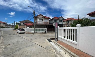 ขายด่วน!!! บ้านเดี่ยว 2 ชั้น หมู่บ้านซิรีนเฮ้าส์ บางนา บ้านกว้างโล่งโปร่ง เนื้อที่รอบบ้านเยอะ มุ้งลวดเหล็กดัดสแตนเลสพร้อมผ้าม่านทั้งหลัง เดินทางสะดวกใ