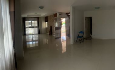 ขายด่วน!!! บ้านเดี่ยว 2 ชั้น หมู่บ้านซิรีนเฮ้าส์ บางนา บ้านกว้างโล่งโปร่ง เนื้อที่รอบบ้านเยอะ มุ้งลวดเหล็กดัดสแตนเลสพร้อมผ้าม่านทั้งหลัง เดินทางสะดวกใ