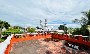 Casa en venta en Paso de Ovejas Veracruz, frente a catedral y parque municipal