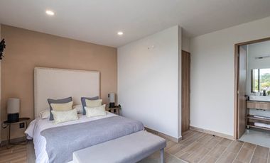 CASA EN VENTA FRENTE A ALBERCA. UBICADA A 15 MINUTOS DE CUERNAVACA, MORELOS; MÉXICO. ALBERCA, CANCHAS DEPORTIVAS, PET PARK Y ZONA DE YOGA.