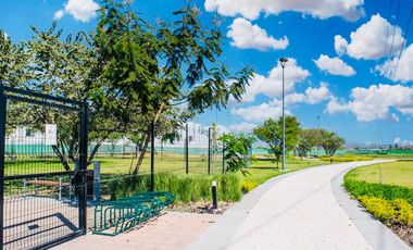 CASA EN VENTA FRENTE A ALBERCA. UBICADA A 15 MINUTOS DE CUERNAVACA, MORELOS; MÉXICO. ALBERCA, CANCHAS DEPORTIVAS, PET PARK Y ZONA DE YOGA.