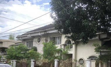 CORNER LOT WITH OLD HOUSE FOR SALE - Acropolis Subdivision, Quezon City