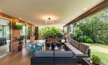 Venta Hermosa y amplia casa en Escobero unidad cerrada Envigado