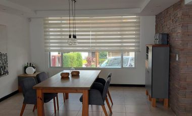 Linda, moderna bien iluminada casa sector el nacional 225 m2 de vivienda + porche y patio 30 m2, 2 parqueos, bodega, lavandería, baño de servicio oferta $220.000