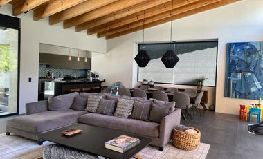 Bonita casa en venta dentro de un condominio