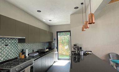 Bonita casa en venta dentro de un condominio