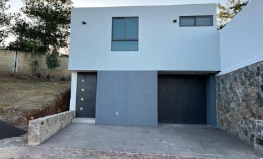 Casa nueva en renta Altozano, a metros del club de golf altozano, equipada con paneles solares