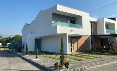 VENTA DE CASA PRDOS DEL ESTE CONJUNTO CERRADO