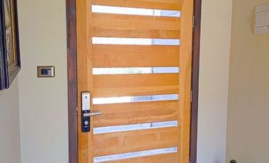 León Propiedades vende casa estilo mediterraneo en Sector Miraflores, Curacavi,