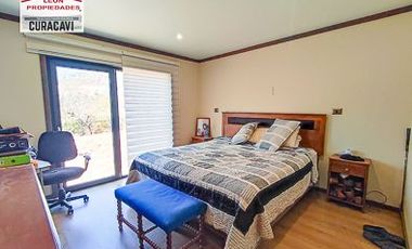 León Propiedades vende casa estilo mediterraneo en Sector Miraflores, Curacavi,