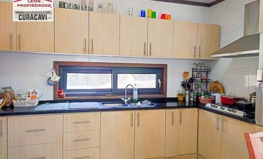 León Propiedades vende casa estilo mediterraneo en Sector Miraflores, Curacavi,