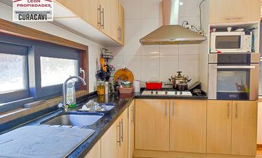 León Propiedades vende casa estilo mediterraneo en Sector Miraflores, Curacavi,