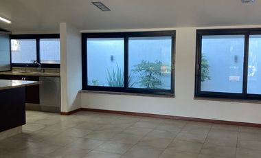 Casa en Venta en Col. Monraz reformada de Lujo cerca de Andares, Zapopan