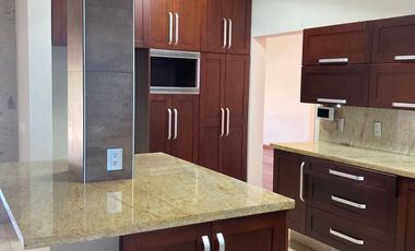 Casa en Venta en Col. Monraz reformada de Lujo cerca de Andares, Zapopan