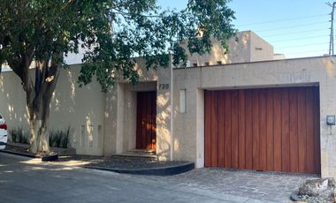 Casa en Venta en Col. Monraz reformada de Lujo cerca de Andares, Zapopan
