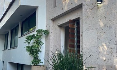 Casa en Venta en Col. Monraz reformada de Lujo cerca de Andares, Zapopan
