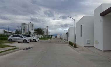 Casa B1 del conjunto residencial Lucca, ubicado en excelente sector de la ciudad de Neiva cerca de centros comerciales y amplias vias de acceso.