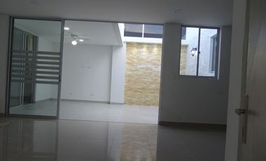Casa B1 del conjunto residencial Lucca, ubicado en excelente sector de la ciudad de Neiva cerca de centros comerciales y amplias vias de acceso.