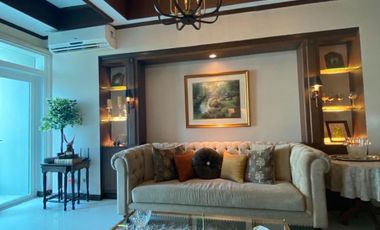 Fully Furnished Interiored 2BR BGC Condo For Rent 8 Forbestown Road Burgos Circle with Parking