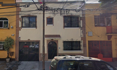 Bonita Casa En Una Exelente Ubicacion Calle Zamora # 142 Col. Condesa   GSN
