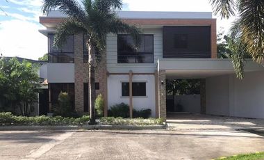 MODERN SINGLE FAMILY TYPE HOME WITH POOL IN ANGELES CITY
