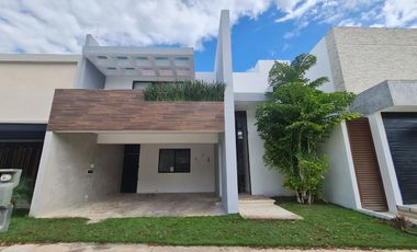 CASA EN VENTA DE 4 RECAMARAS PRIVADA TEMOZÓN NTE, MERIDA YUC.